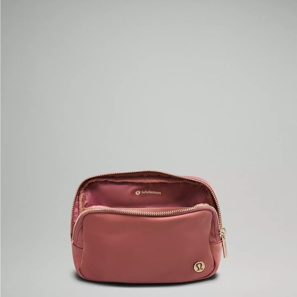 Lululemon Everywhere Belt Bag 1L
Metal Hardware- Spiced Chai/Gold - Picture 8 of 9